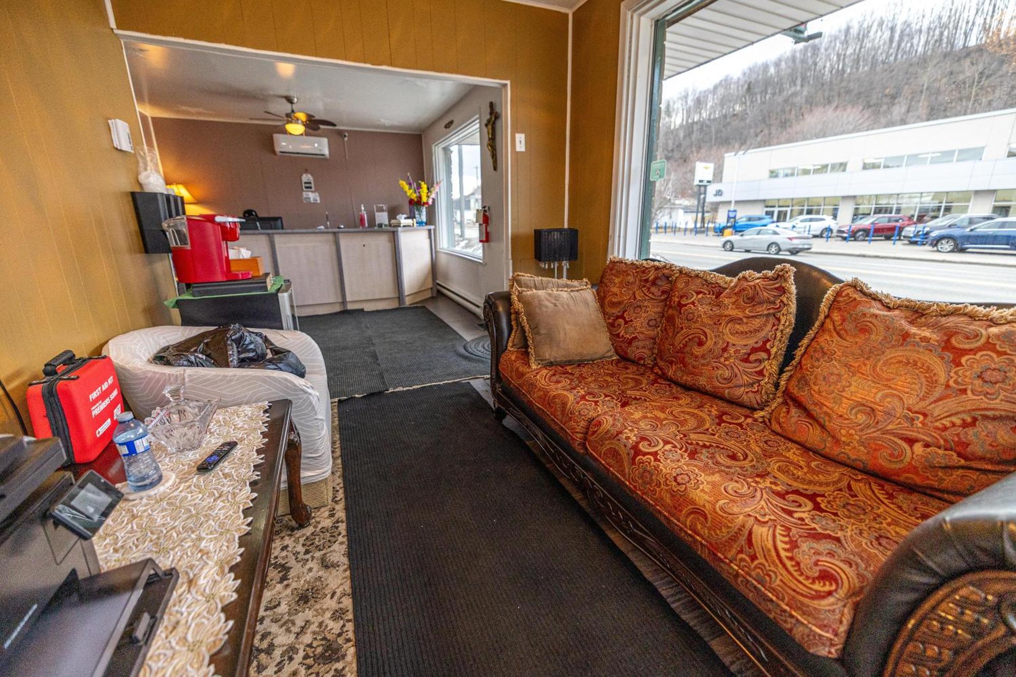 Motel Deblois Sainte-Anne-de-Beaupre Exterior photo