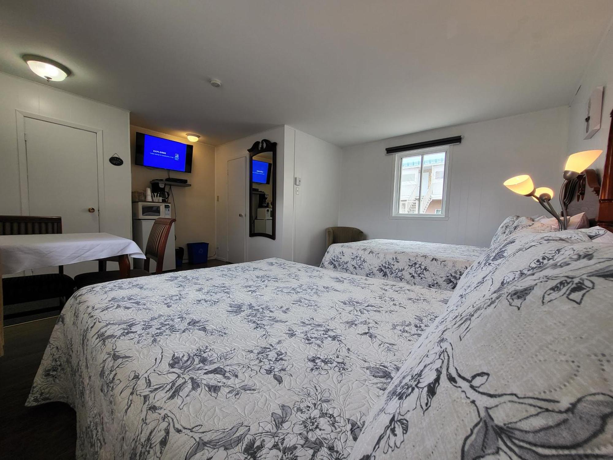 Motel Deblois Sainte-Anne-de-Beaupre Room photo